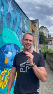 Um pouco do que aconteceu no Morro do Mocotó no último final de semana.  Galera da Paris junto com o Cidades Invisiveis levando cor e arte pra comunidade.  Talentosíssimos artistas  fazendo acontecer com sua arte.